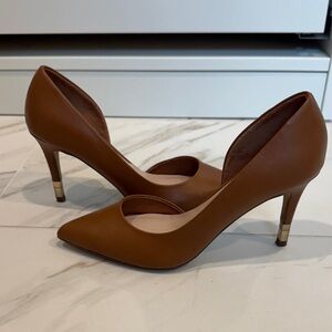 Aldo Tan Heels with Gold Accents size 6.5
